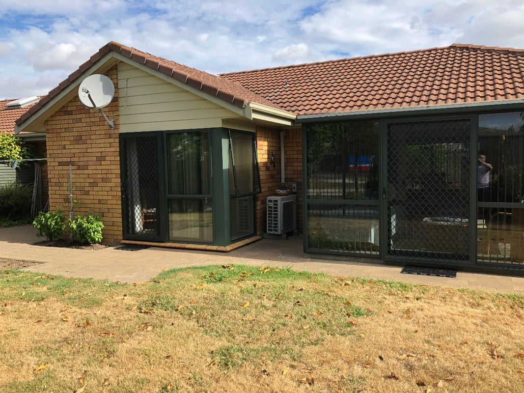 113 Oakridge Grove, Flagstaff, Hamilton - Carousel 1