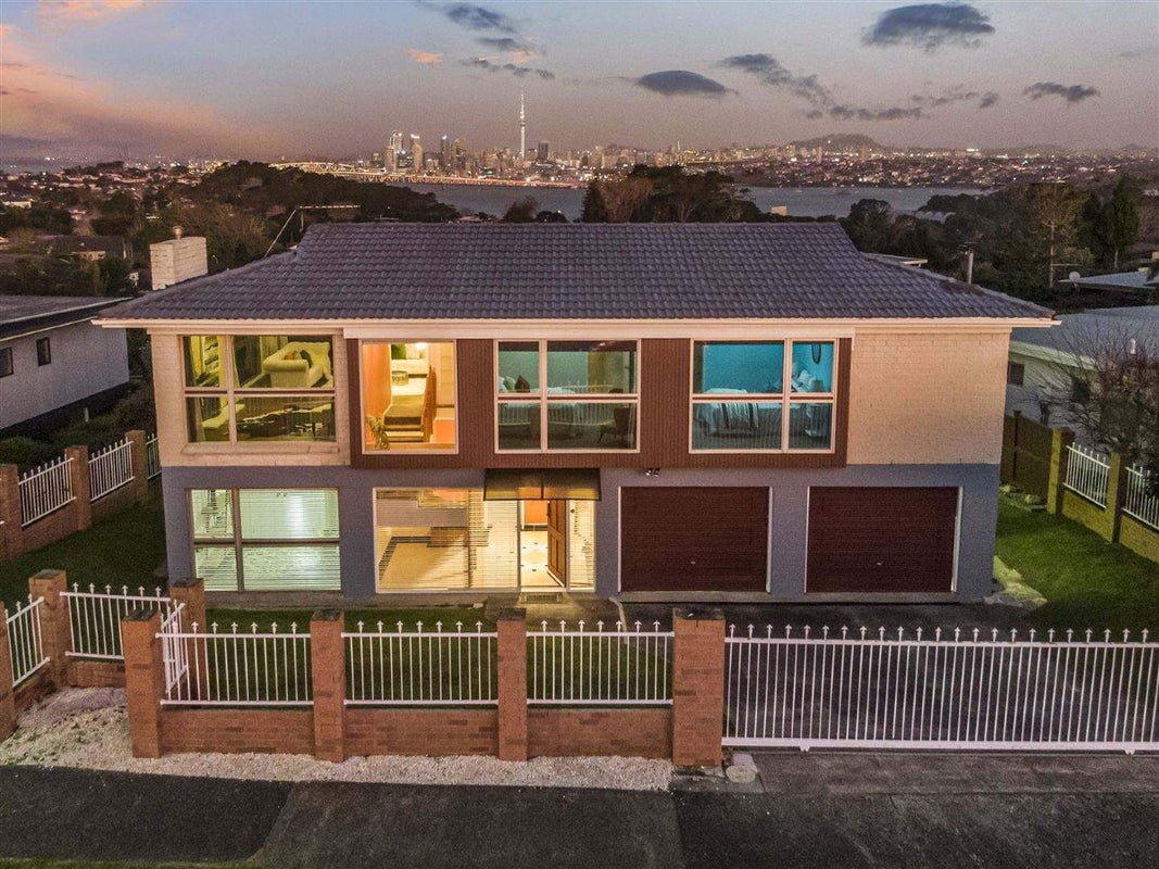 35 Chatswood Grove, Chatswood, Auckland - Carousel 1