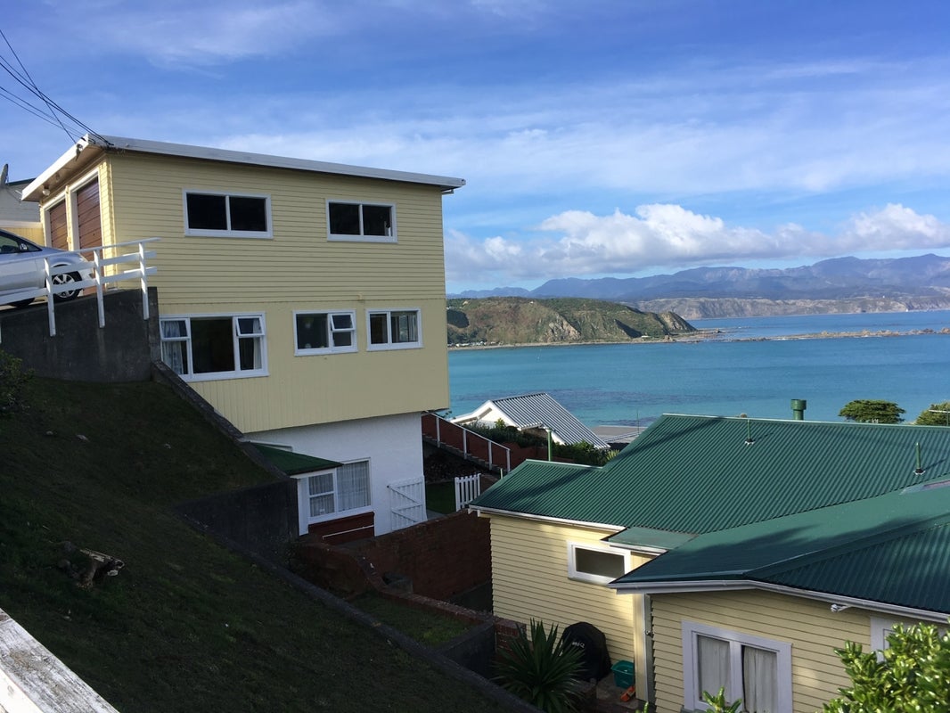 34 Hungerford Road, Lyall Bay, Wellington - Carousel 1