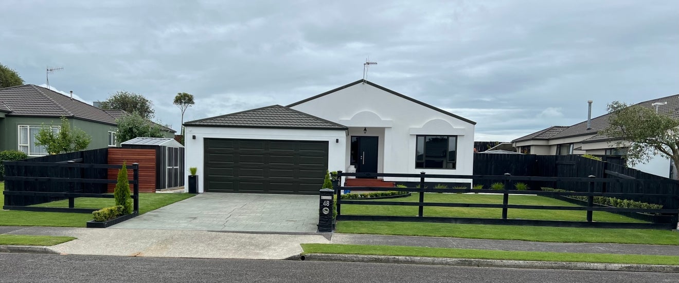 48 Dalfield Place, Highbury, Palmerston North - Carousel 1