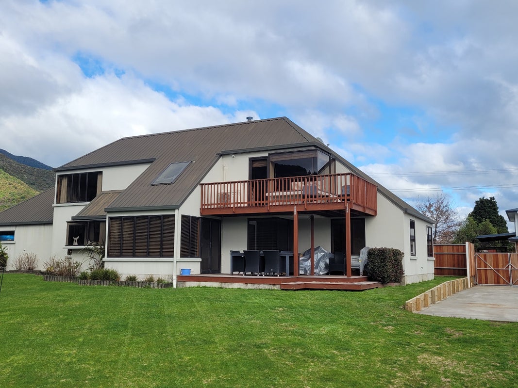 1 Waimarama Street, Waikawa, Picton - Carousel 1