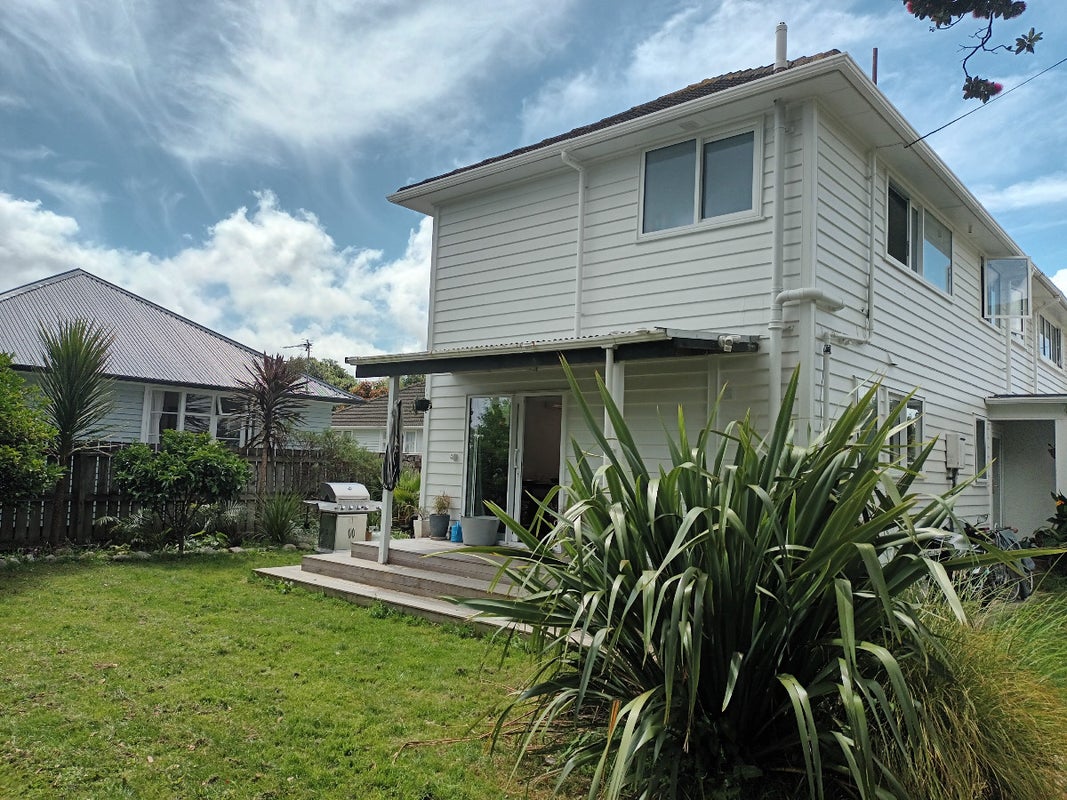 1/96 Whites Line East, Waiwhetu, Lower Hutt - Carousel 1