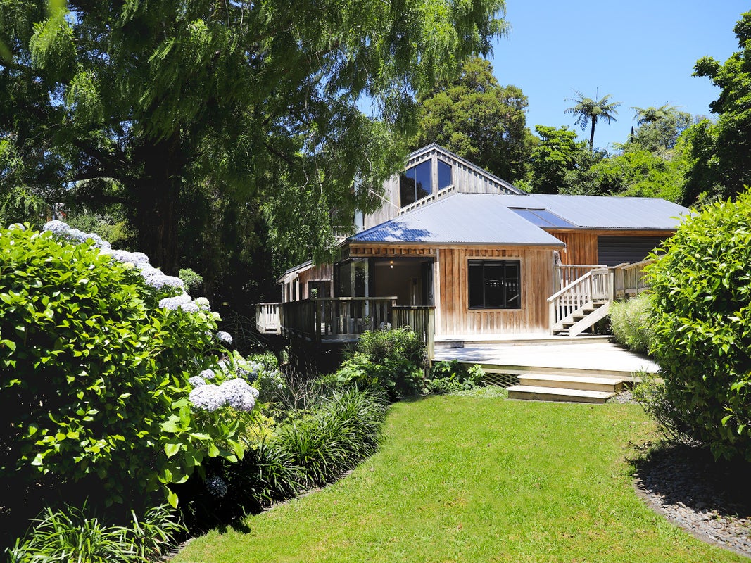 65B Govett Avenue, Frankleigh Park, New Plymouth - Carousel 1
