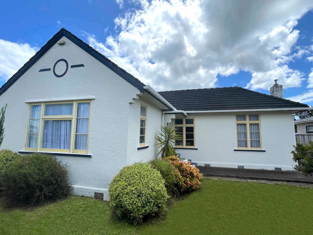 25 Rewa Street, Takaro, Palmerston North - Carousel 1