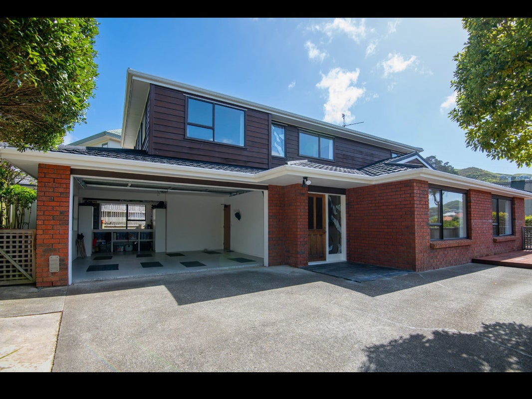 75B Halswater Drive, Churton Park, Wellington - Carousel 1