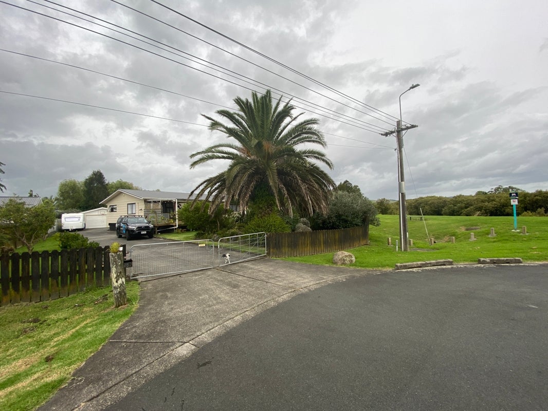 25 Te Moau Avenue, Parakai, Helensville - Carousel 1