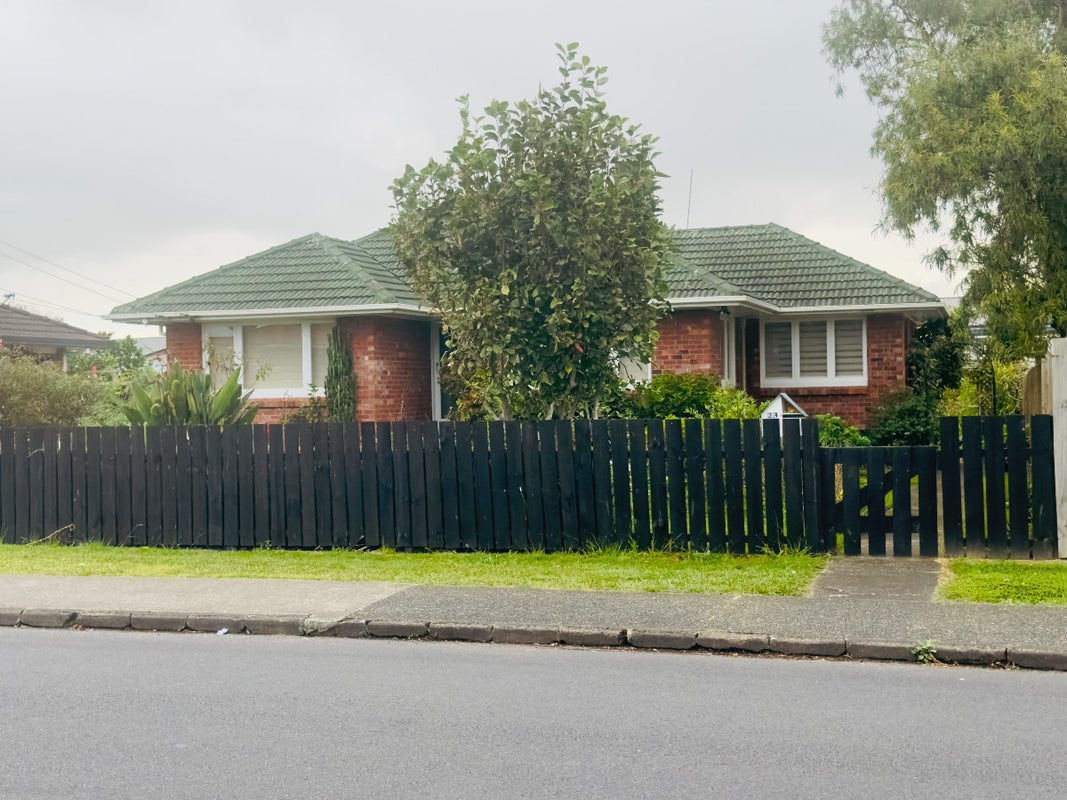 23 Edinburgh Avenue, Rosehill, Papakura - Carousel 1