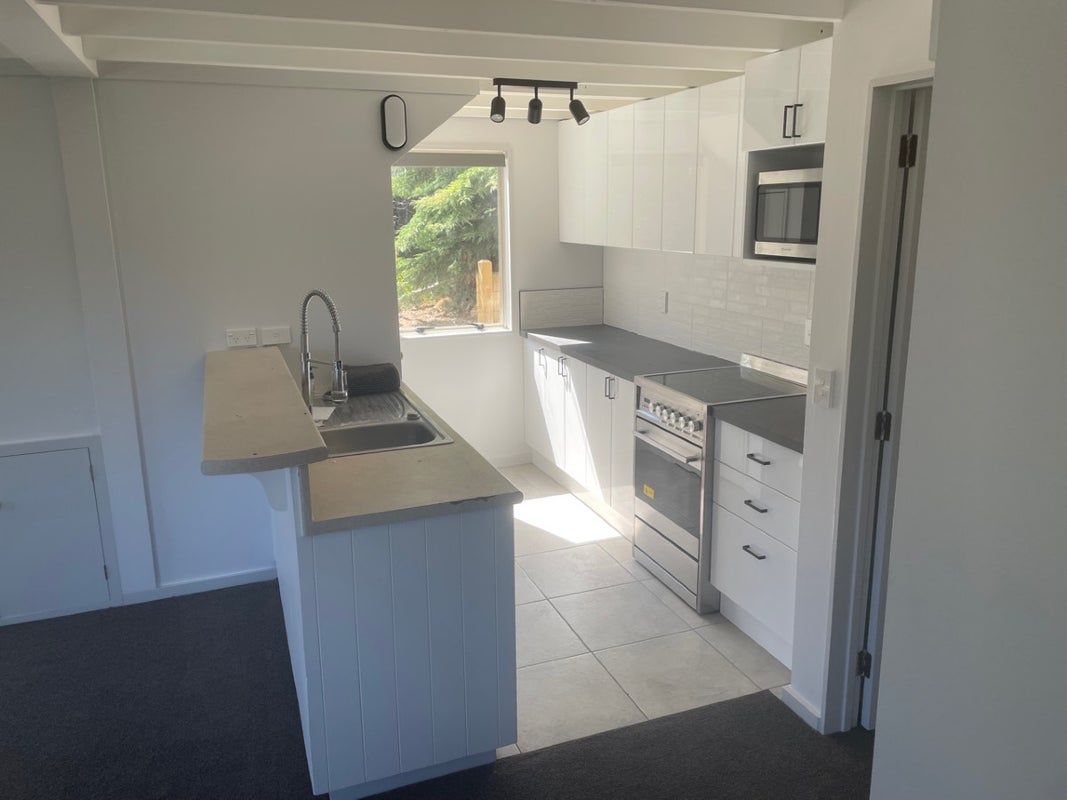 18A MacKinnon Terrace, Sunshine Bay, Queenstown - Carousel 1