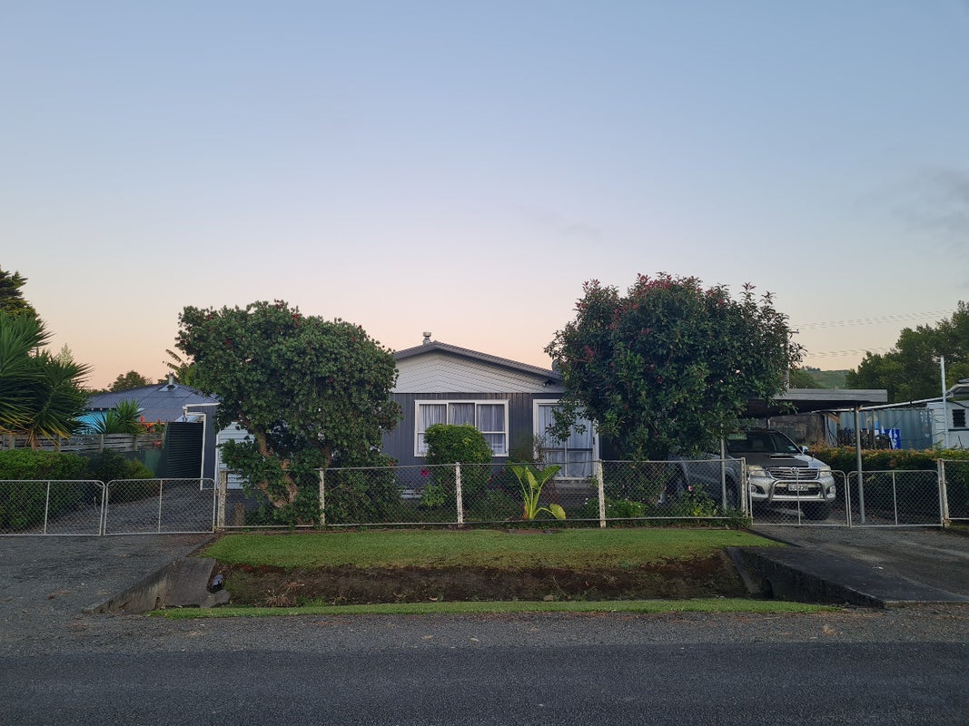 4 CARROLL ST, Frasertown, WAIROA - Carousel 1