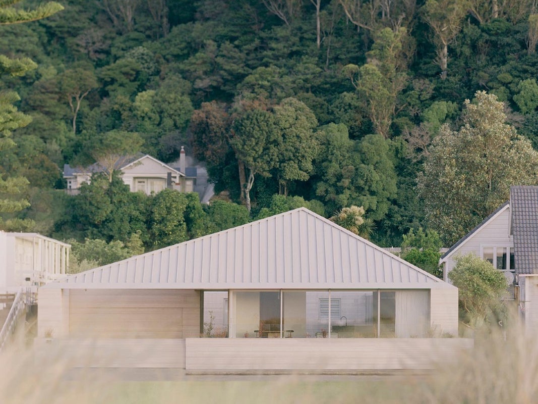 45 Marine Parade, Eastbourne, Lower Hutt - Carousel 1