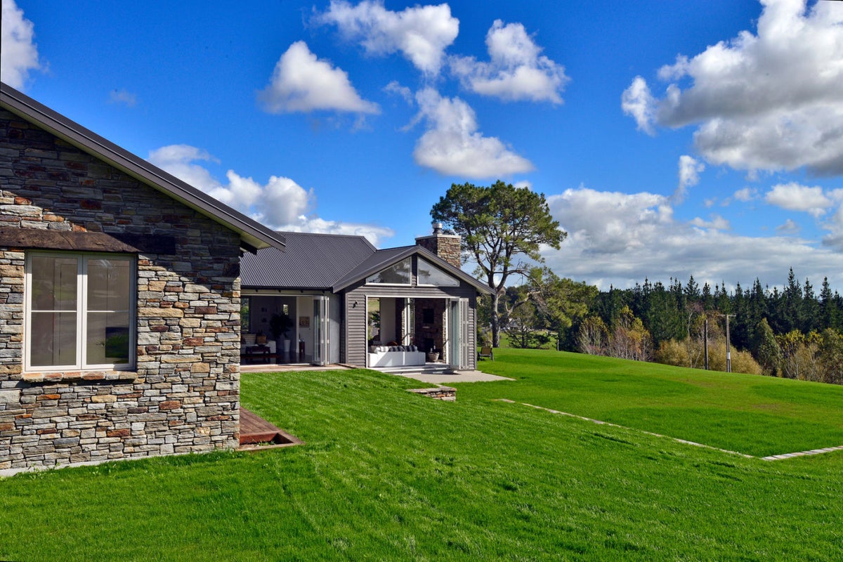 76 Kennedy Road, Albany - Carousel 1