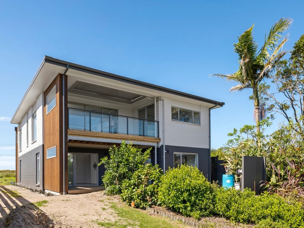 986 Papamoa Beach Road, Papamoa Beach, Papamoa - Carousel 1