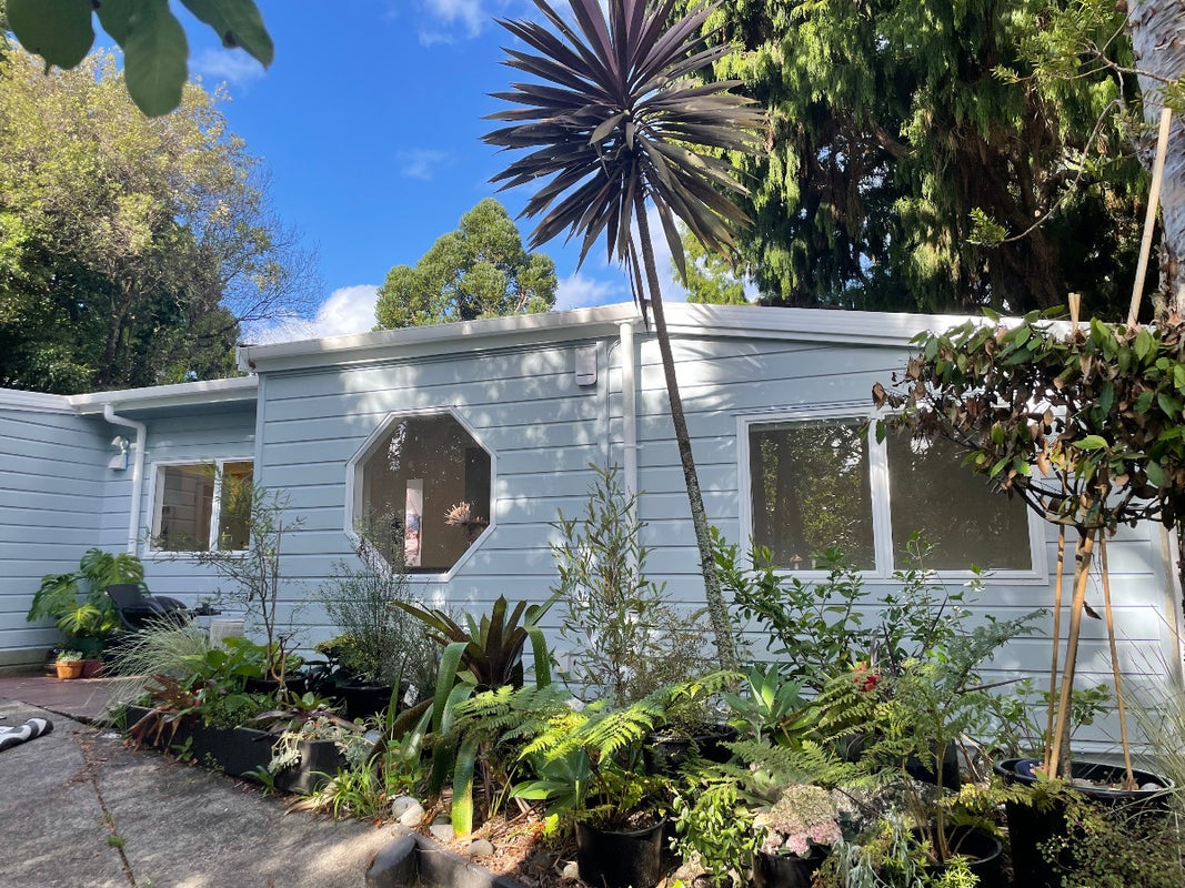 60 Kauri Point Road, Laingholm, Auckland - Carousel 1