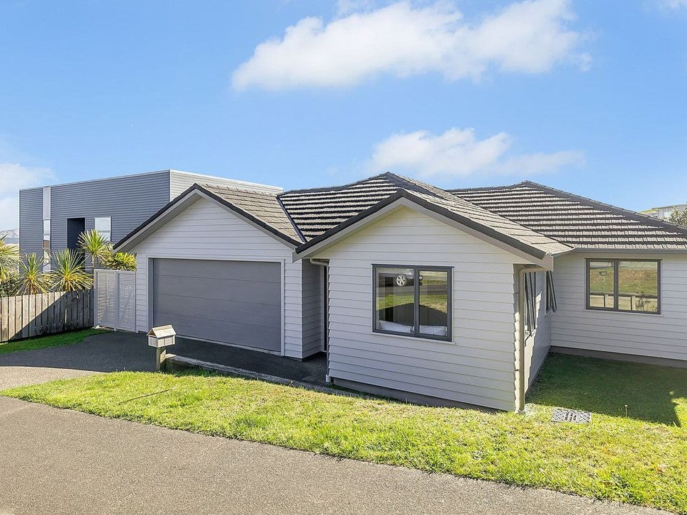 37 Cedarwood Street, Woodridge, Wellington - Carousel 1