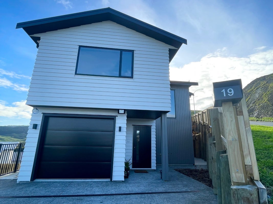 19 Prestwich Rise, Churton Park, Wellington - Carousel 1