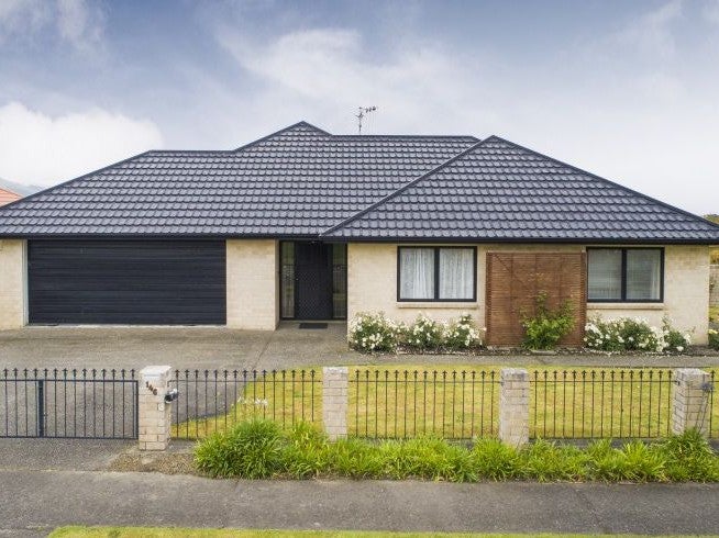 146 Pacific Drive, Fitzherbert, Palmerston North - Carousel 1