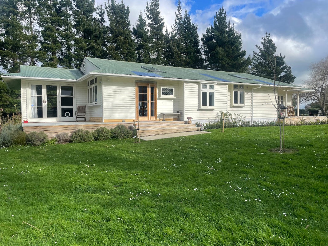 45 Moroa Road, TAUWHARENIKAU - Carousel 1