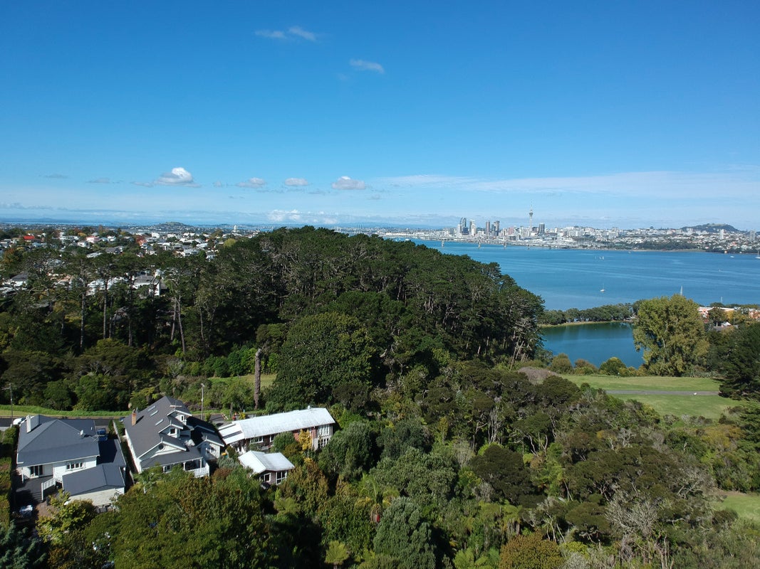 52A Colonial Road, Birkenhead, Auckland - Carousel 1