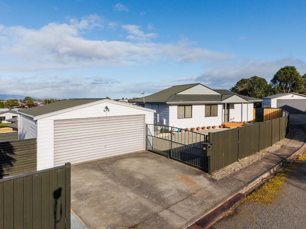 12 Lydia Place, Kelvin Grove, Palmerston North - Carousel 1