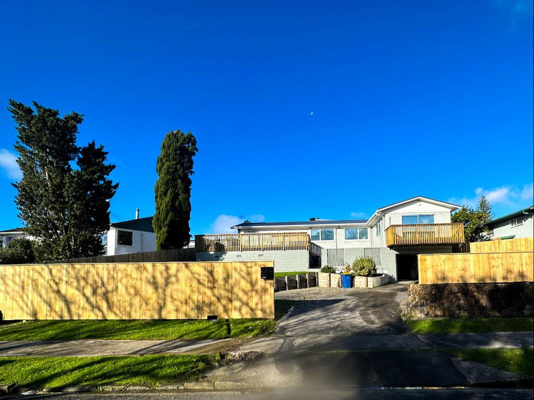 23 Miltonia Avenue, Te Atatu South, Auckland - Carousel 1