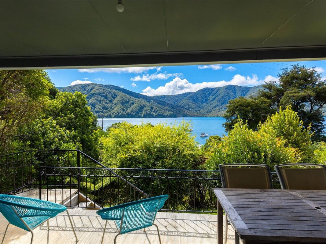 1974 Queen Charlotte Drive, Momorangi Bay - Carousel 1