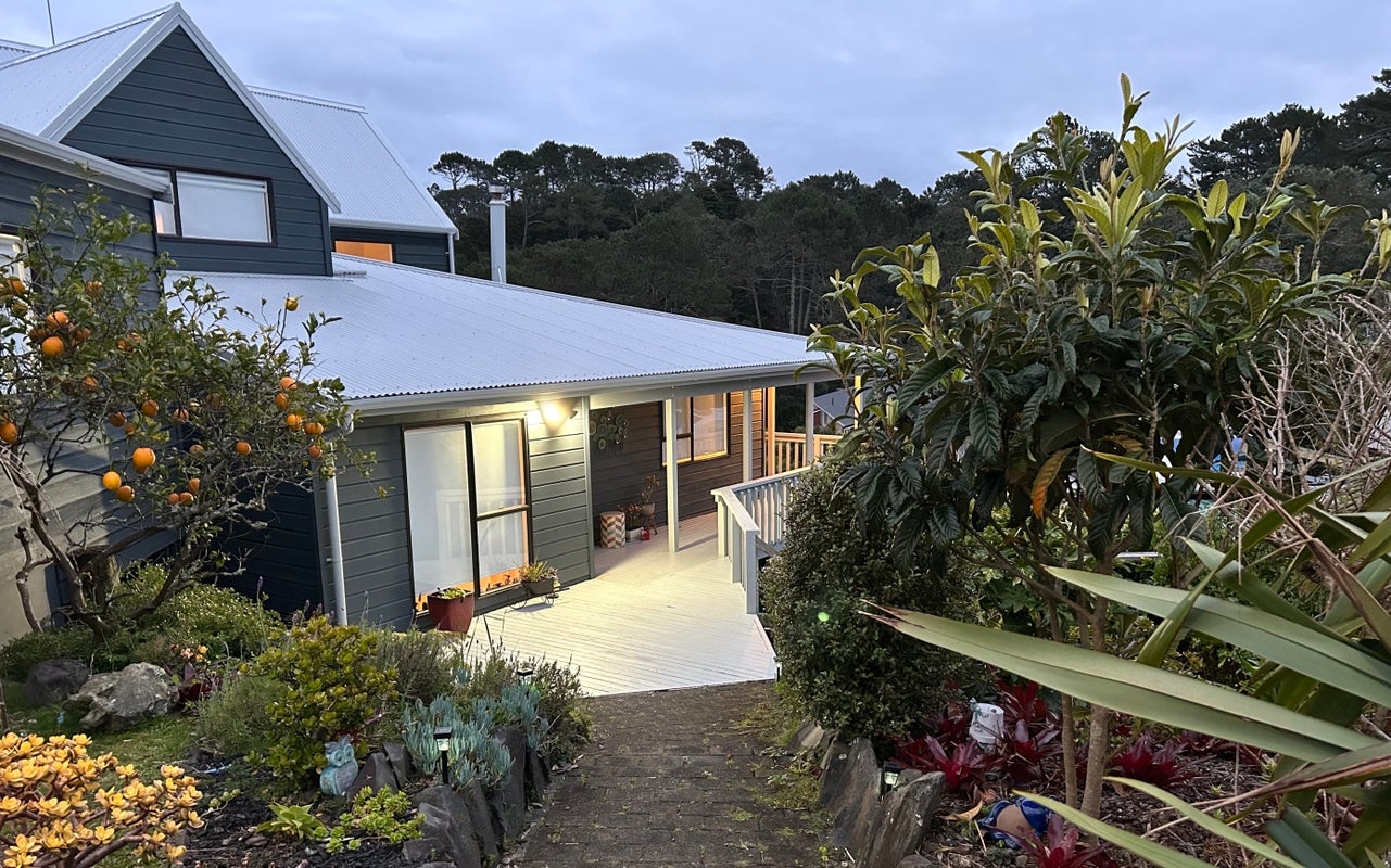 16 Francis Curtis Avenue, Blockhouse Bay, Auckland - Carousel 1