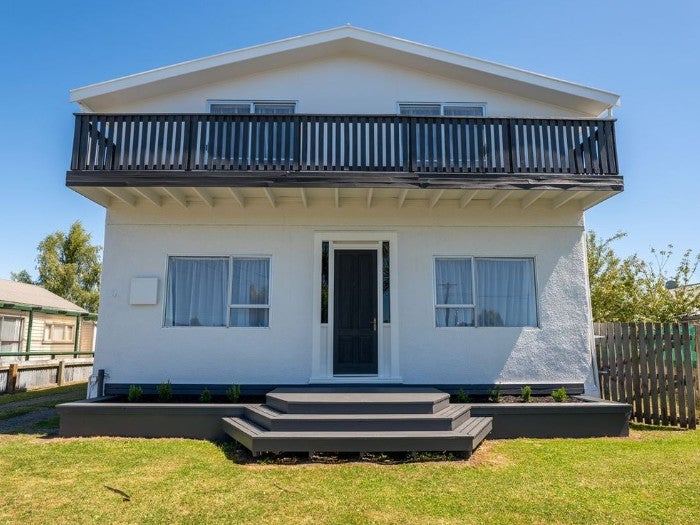 9 Seddon Street, Temuka - Carousel 1