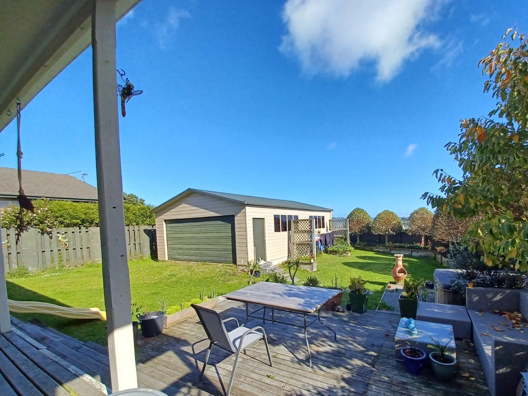 6 Cleat Street, Whitby, Porirua - Carousel 1