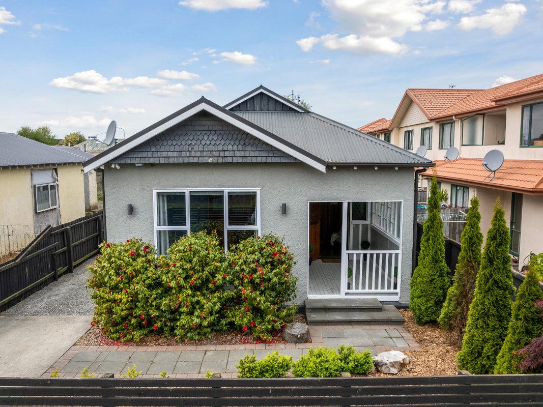70 THACKERAY PLACE, Waltham, Christchurch - Carousel 1
