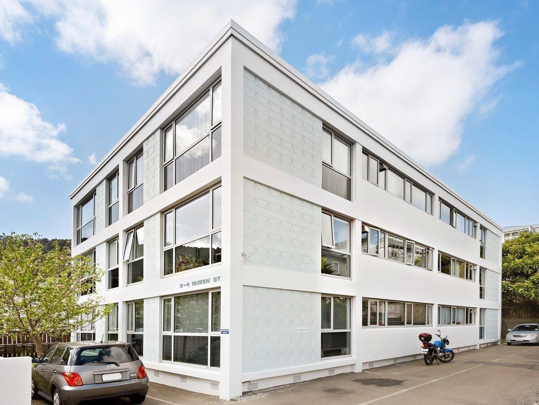 5/4 Queen Street, Mount Victoria, Wellington - Carousel 1