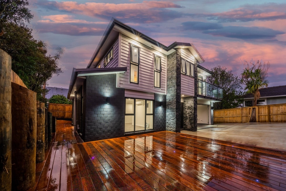 30A Taupo Street, Green Bay, Auckland - Carousel 1