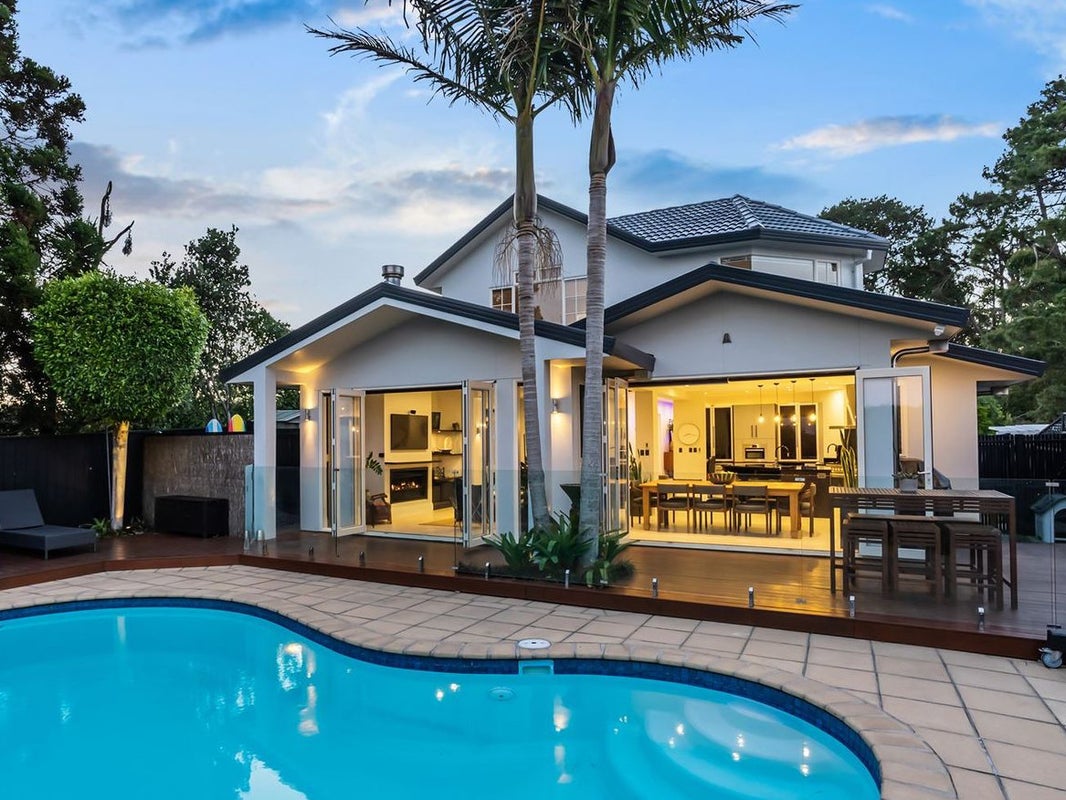 2/100 Park Rise, Campbells Bay, Auckland - Carousel 1