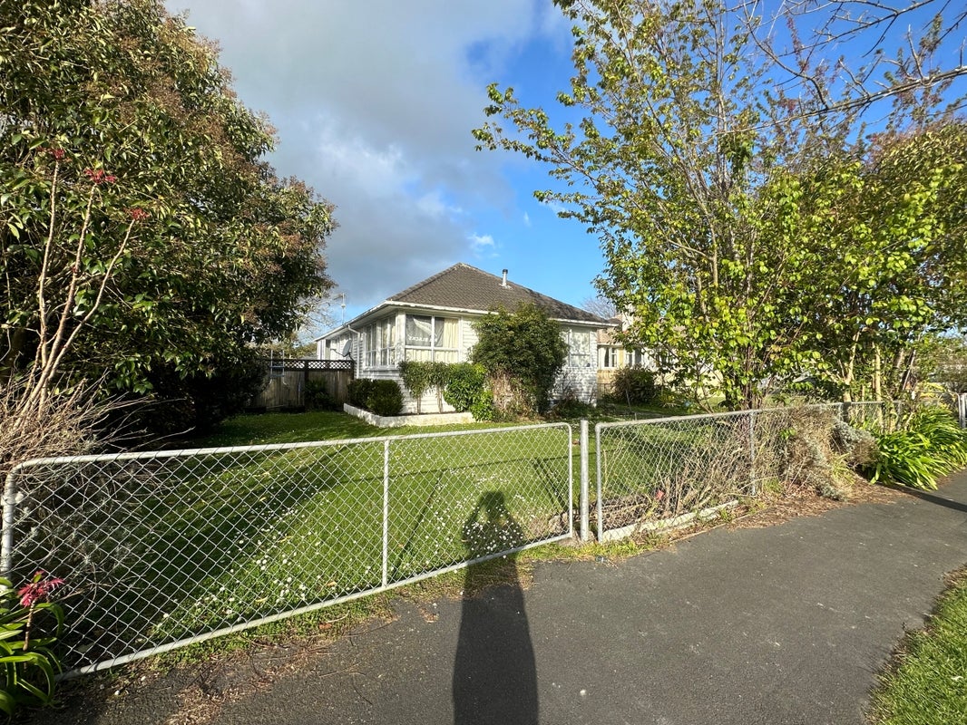 58 Kenney Crescent, Fairfield, Hamilton - Carousel 1