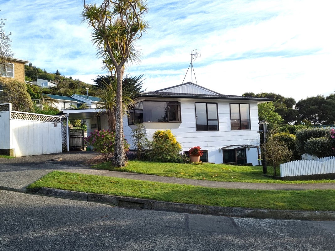 2A Jacaranda Grove, Maungaraki, Lower Hutt - Carousel 1