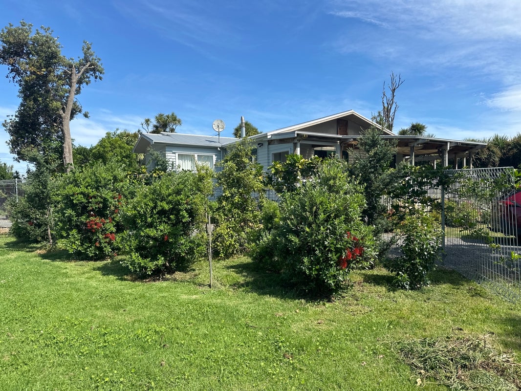 29 Gillies Crescent, Waimarama, Havelock North - Carousel 1