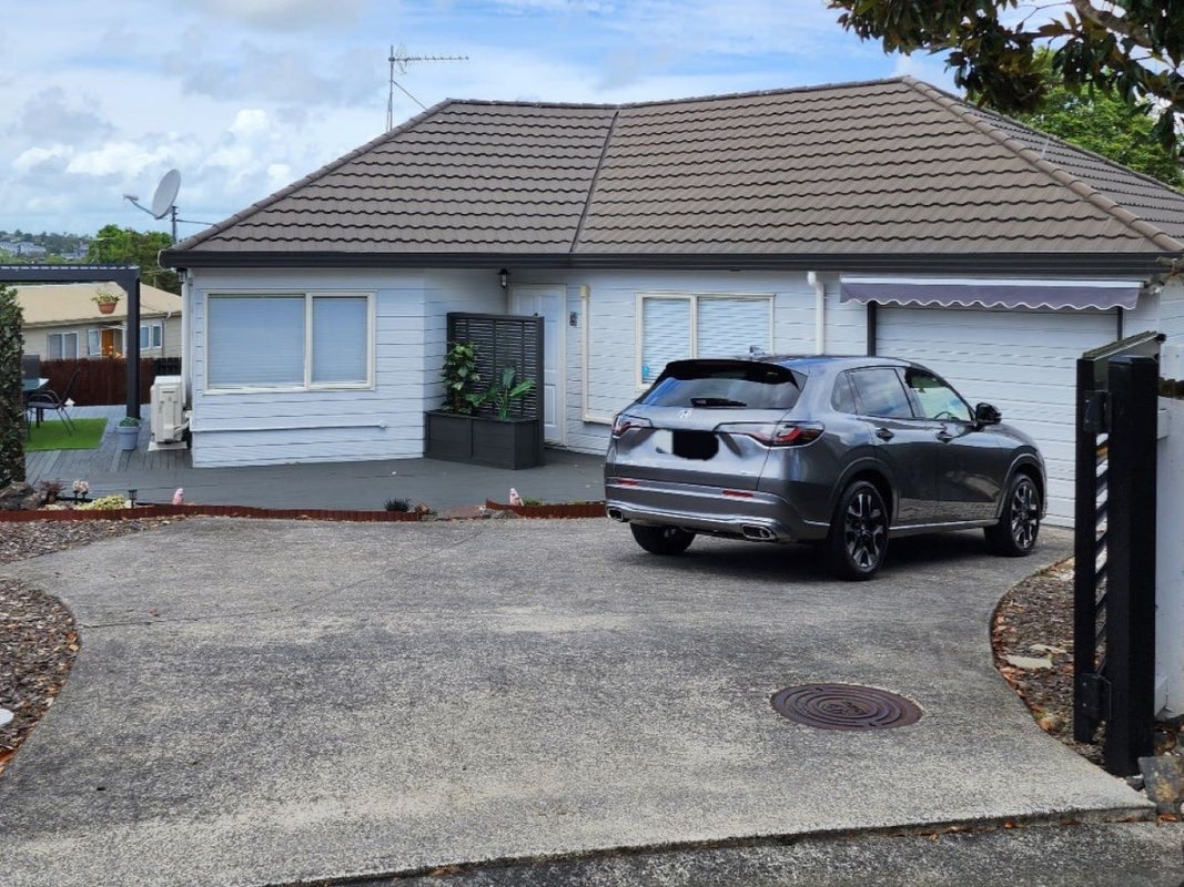 21 Broadfield Street, Massey, Auckland - Carousel 1