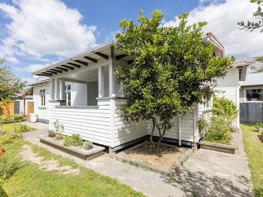 24 Creagh Street, Te Awa, Napier - Carousel 1