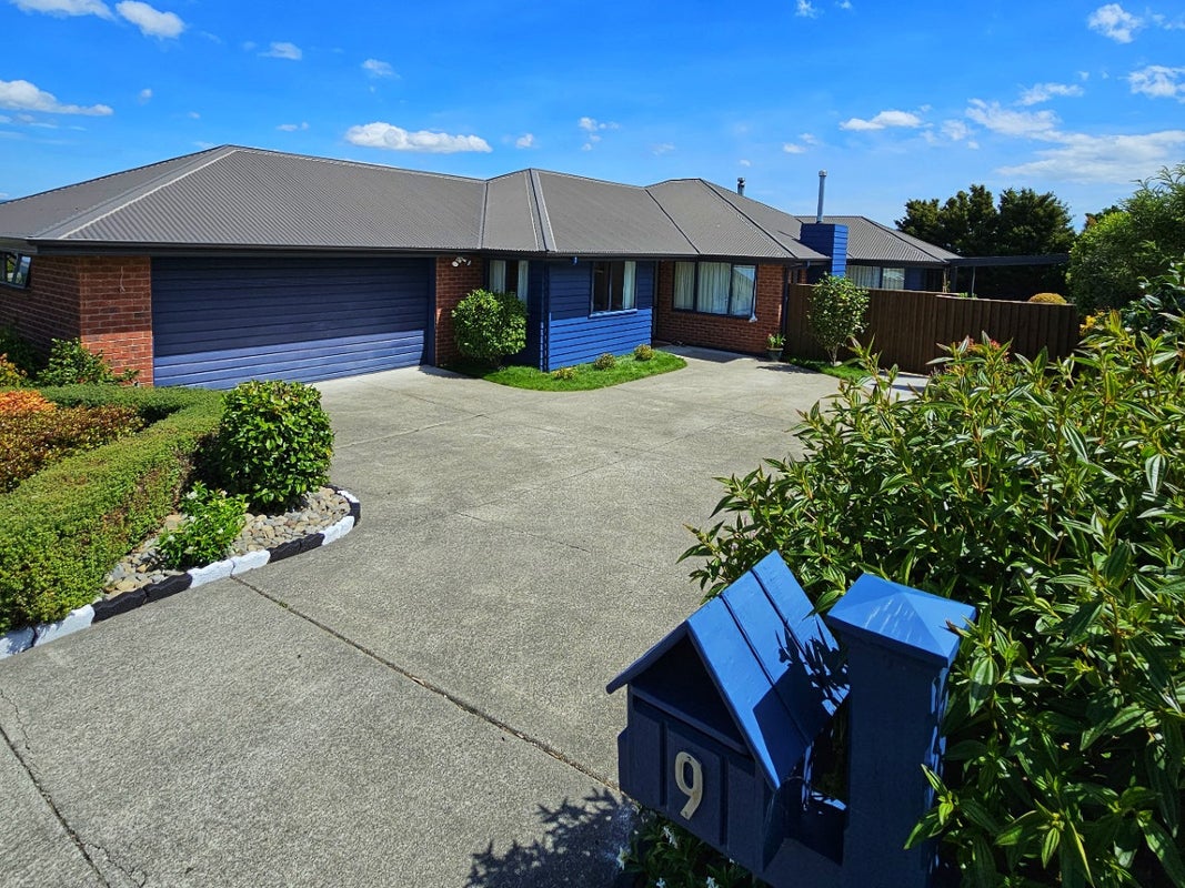 9 Galea Grove, Kelvin Grove, Palmerston North - Carousel 1