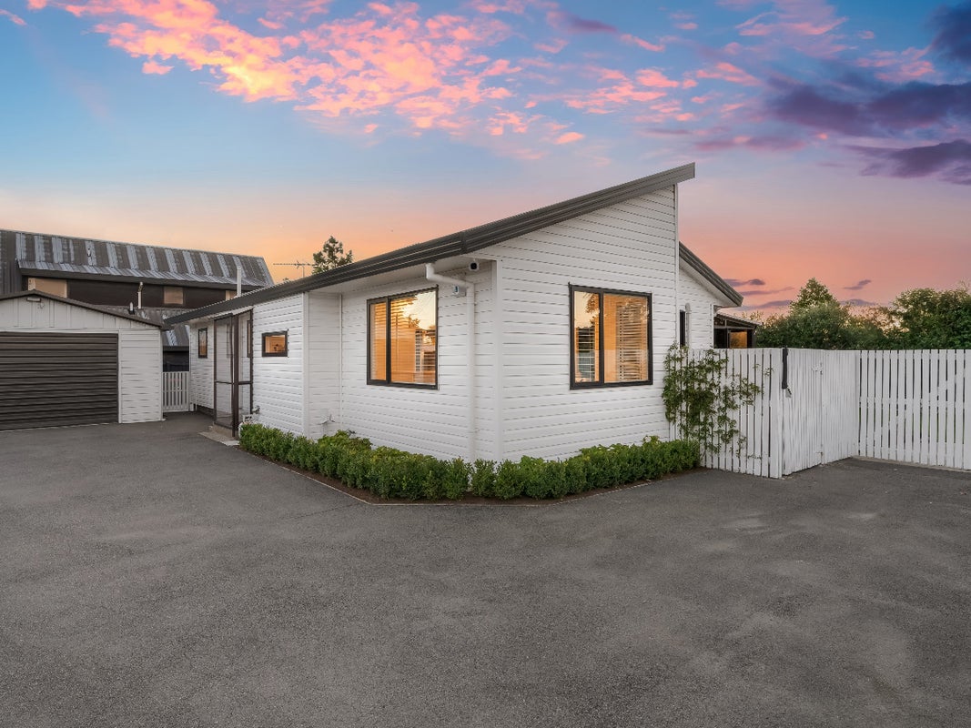 300 Lake Terrace Road, Shirley, Christchurch - Carousel 1