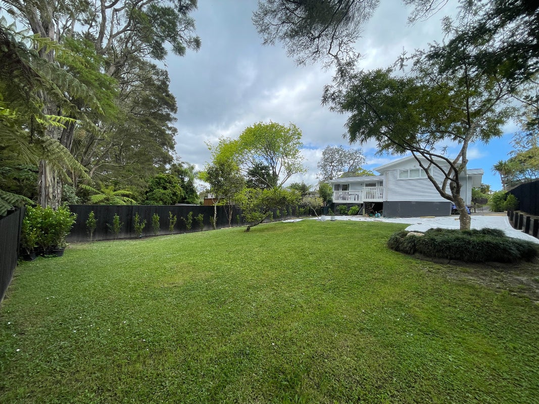 11 Willowbrook Place, Titirangi, Auckland - Carousel 1