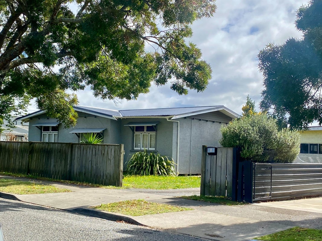 6 Terrace Street, Aramoho, Whanganui - Carousel 1