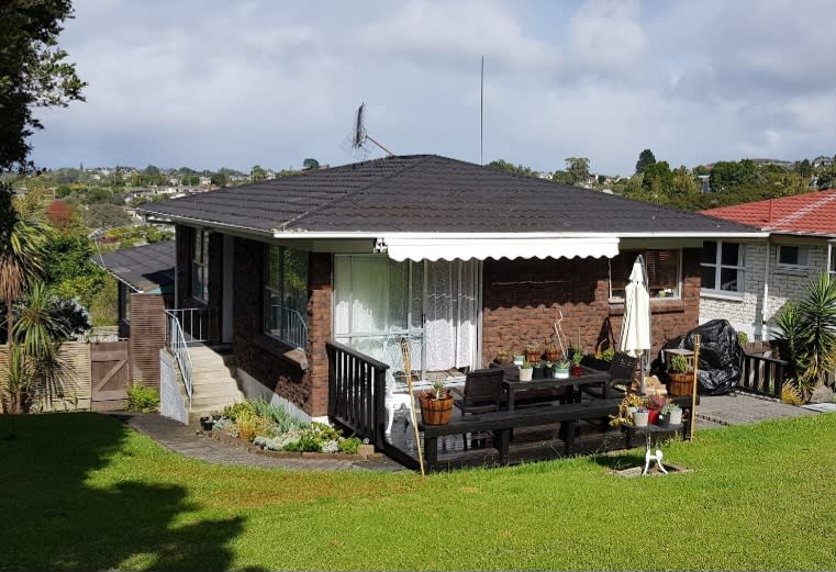 2/3 Finn Place, Totara Vale, Auckland - Carousel 1