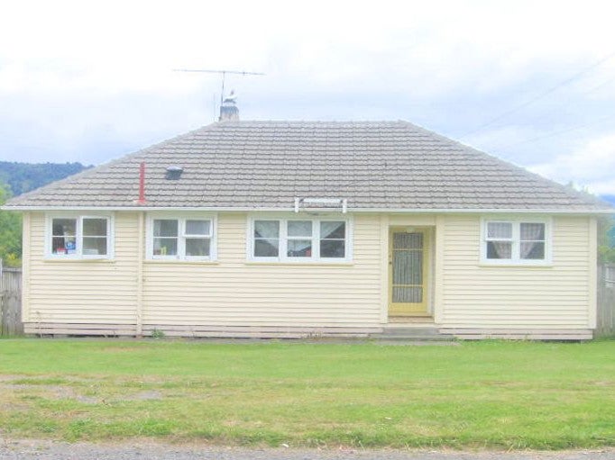 5 Tay Street, Ohakune - Carousel 1