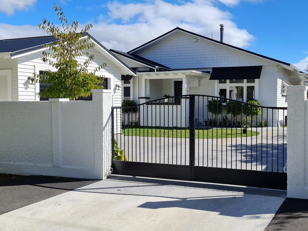 23 Karina Terrace, Roslyn, Palmerston North - Carousel 1