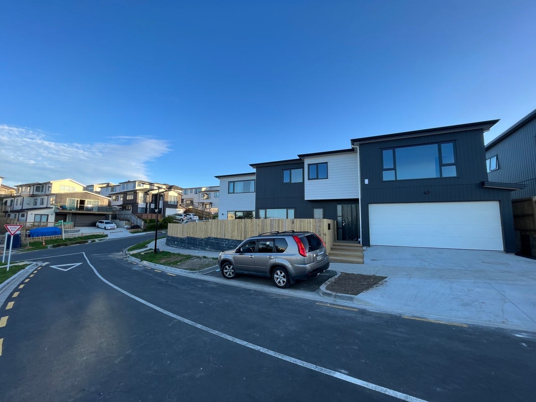 12 Lawson Creek Street, Massey, Auckland - Carousel 1