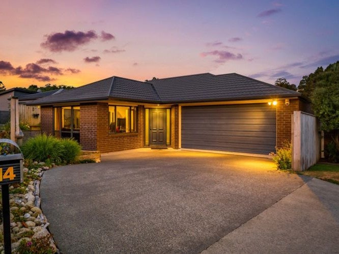 14 Tararua Close, Aotea, Porirua - Carousel 1