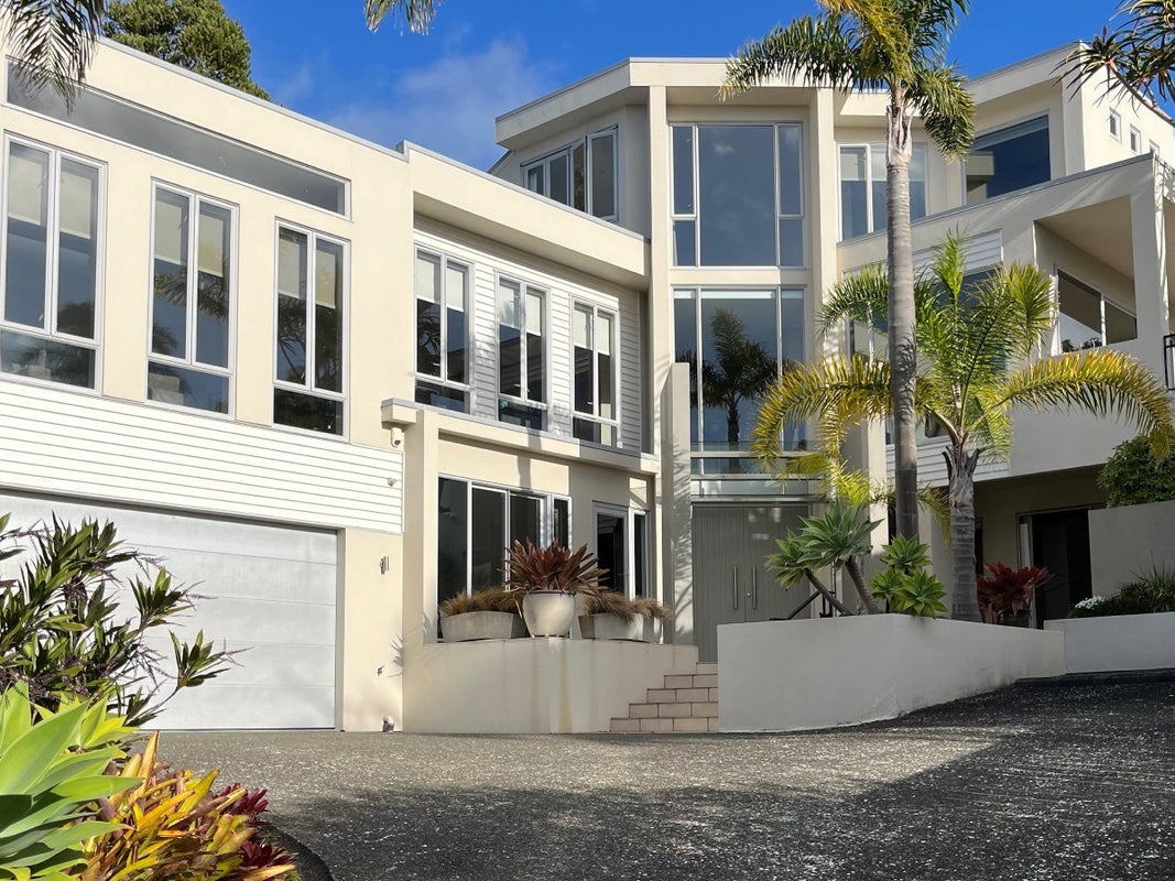 20A Bournemouth Terrace, Murrays Bay, Auckland - Carousel 1