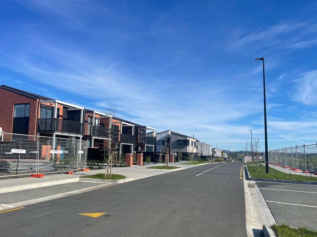 5 Hiwi Rakau Rise, Westgate, Auckland - Carousel 1