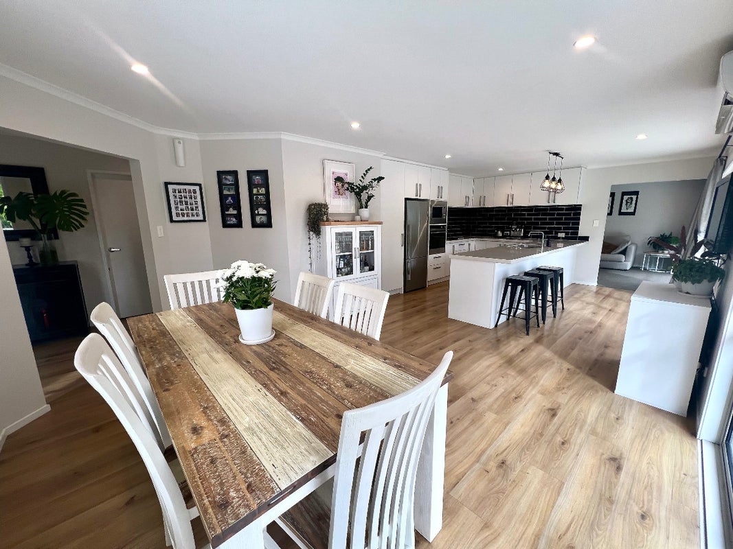 22B Sunnyvale Road, Swanson, Auckland - Carousel 1