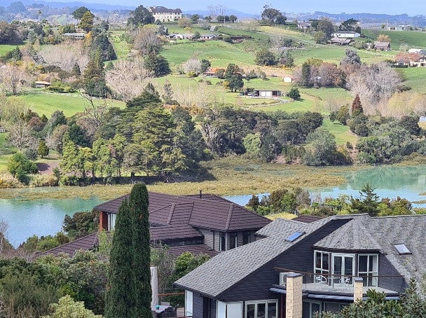 1/127 Sandspit Road, Shelly Park, Auckland - Carousel 1